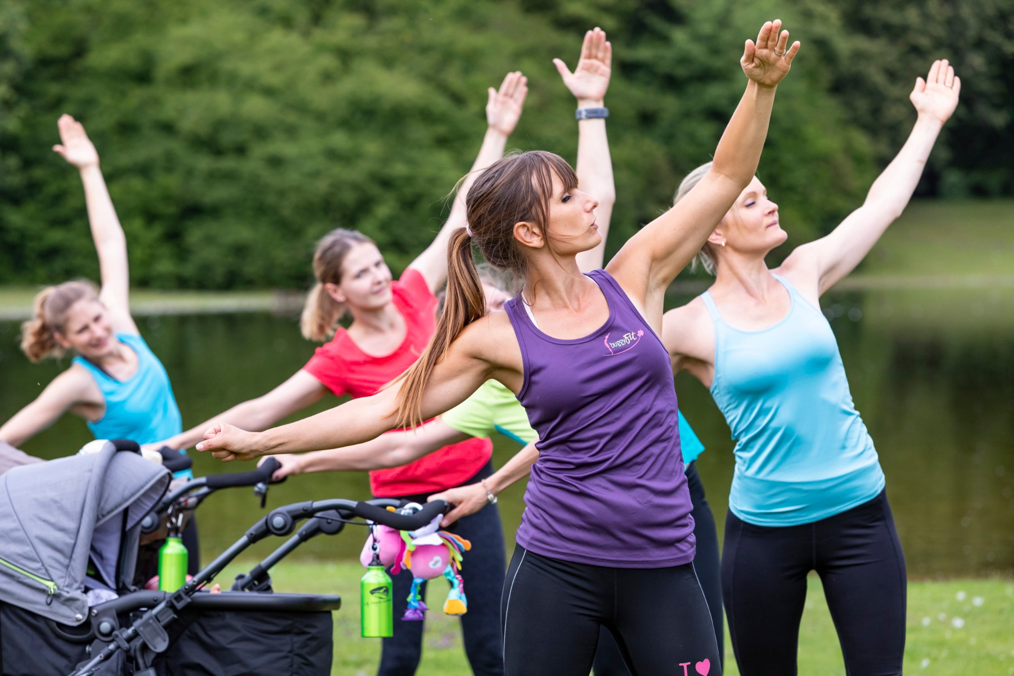 Gemeinsames buggyFit-Training am See