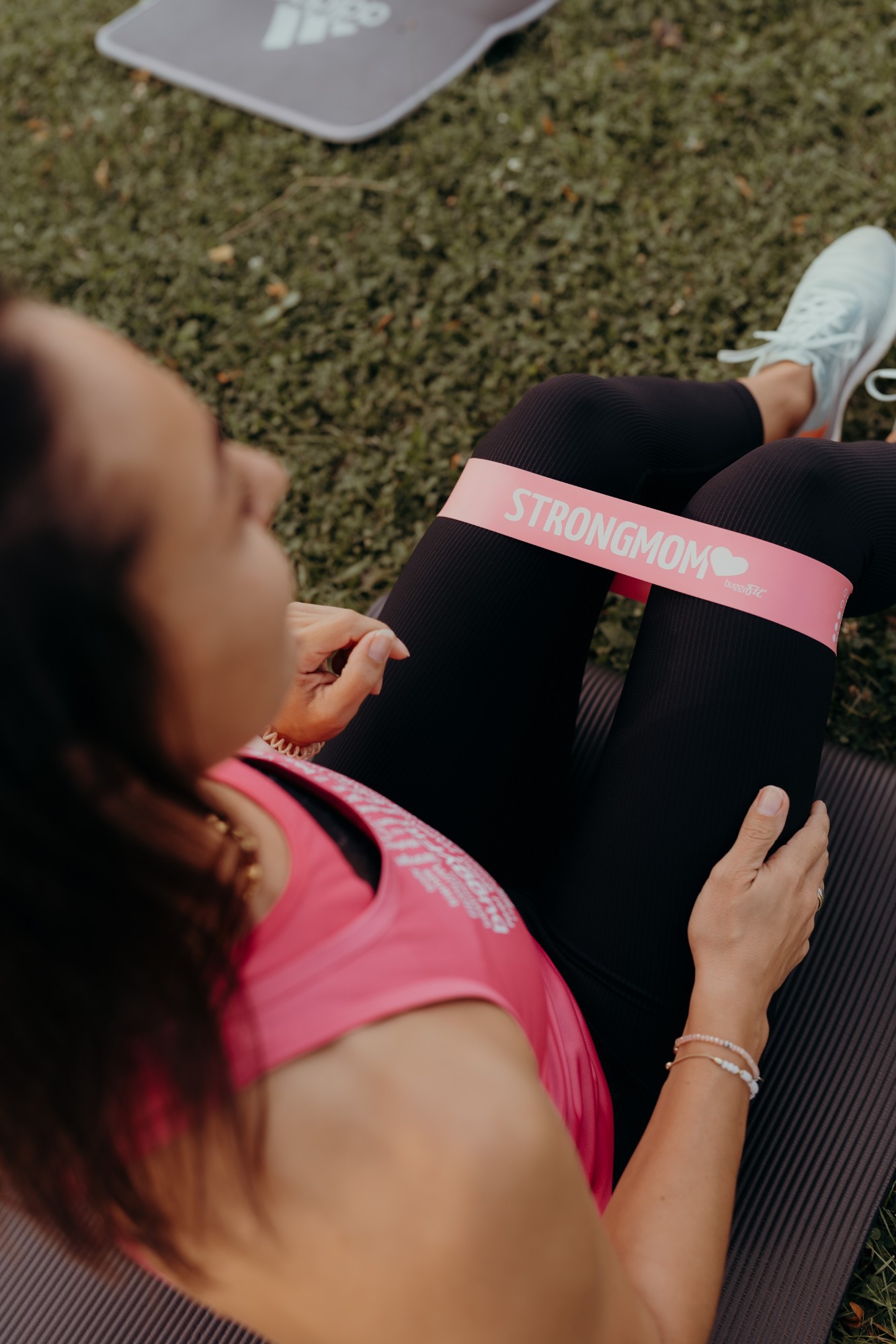 StrongMom beim buggyFit-Training im Park